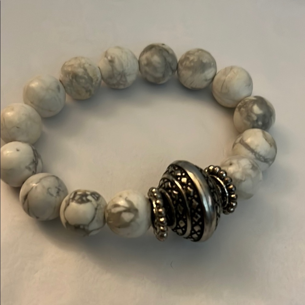 Elegant White and Silver Beaded Bracelet